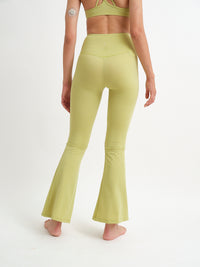 High-Rise Flared Legging - Pistacchio